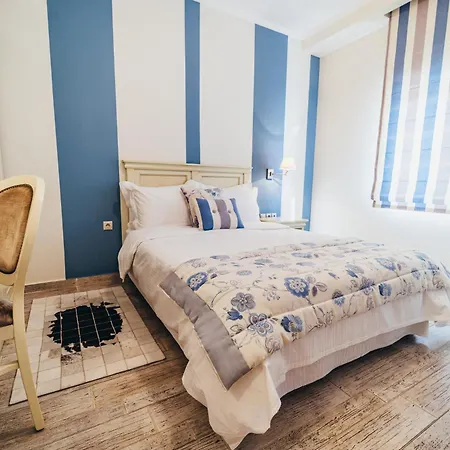 To Spiti Tis Sofias Guest house 4*