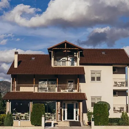 To Spiti Tis Sofias 4*