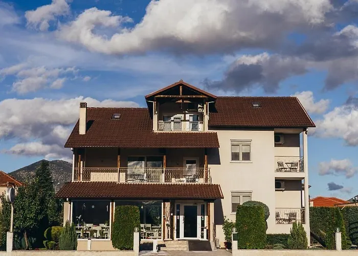 To Spiti Tis Sofias 4*